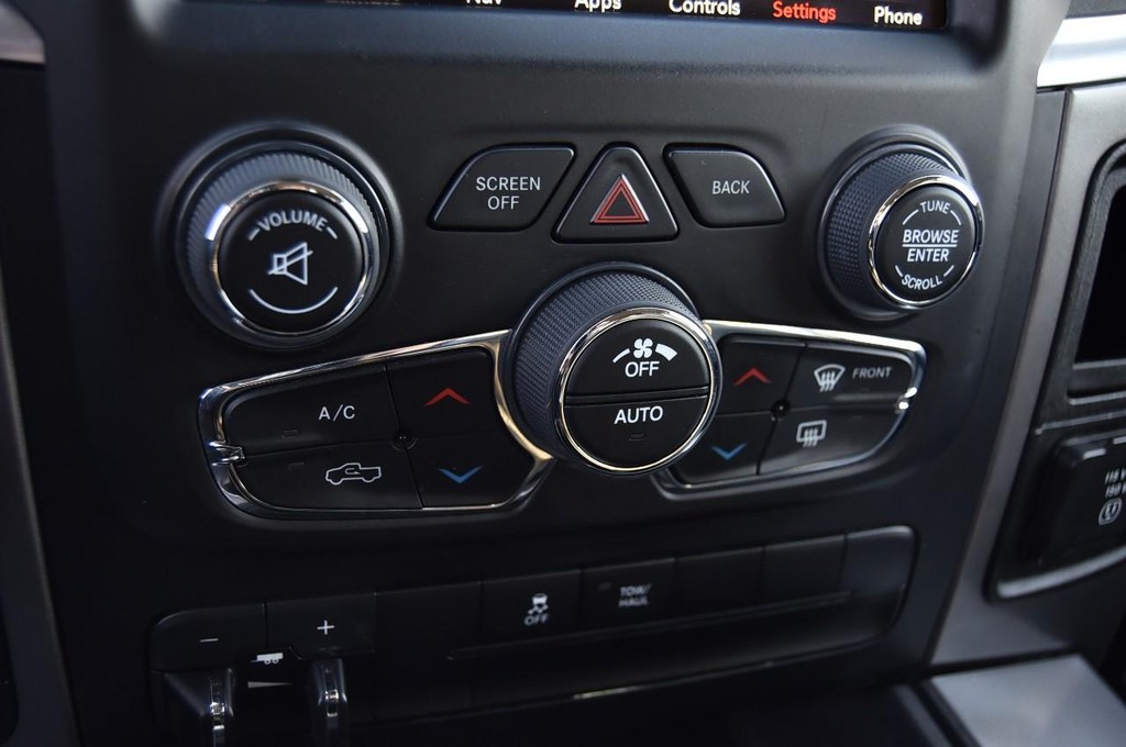 Ram 1500 Classic Vehicle Full-screen Gallery Image 15