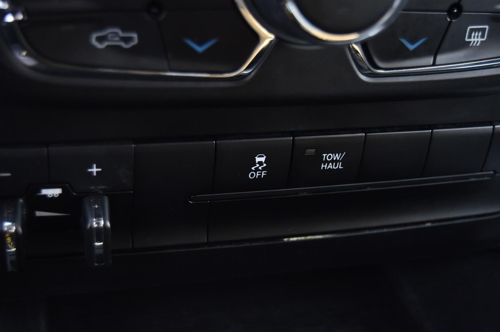 Ram 1500 Classic Vehicle Full-screen Gallery Image 16