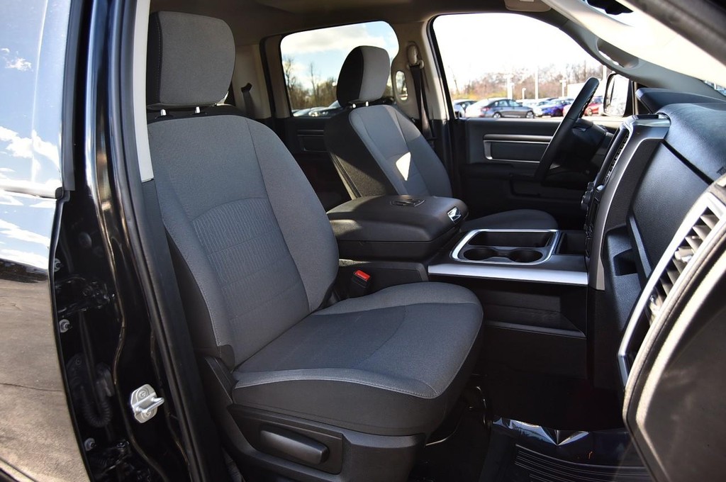 Ram 1500 Classic Vehicle Full-screen Gallery Image 21