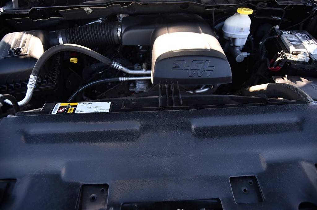 Ram 1500 Classic Vehicle Full-screen Gallery Image 24