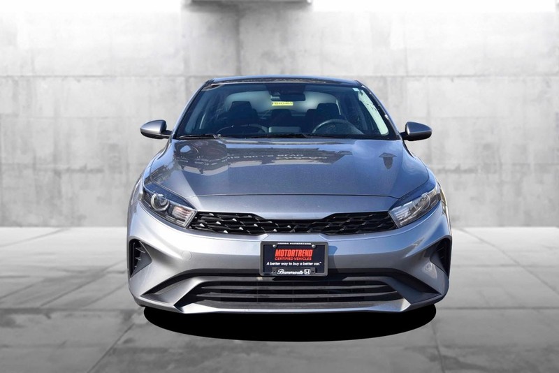 Kia Forte Vehicle Full-screen Gallery Image 4