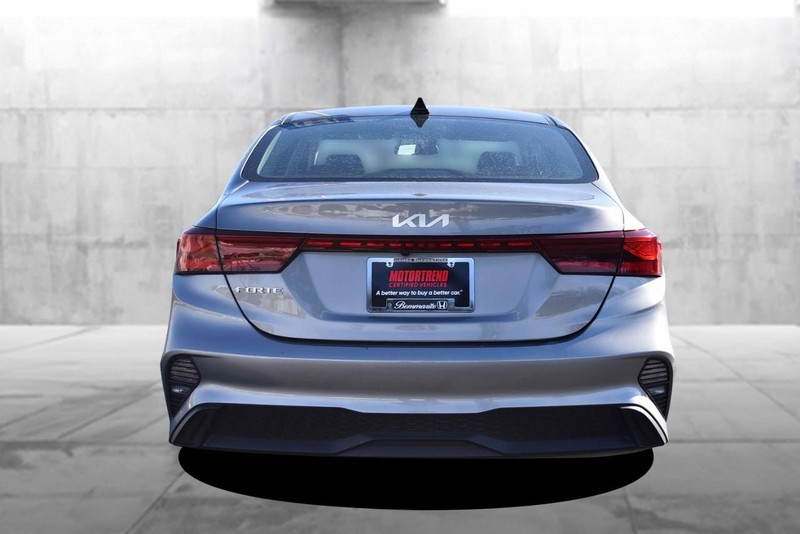 Kia Forte Vehicle Full-screen Gallery Image 6