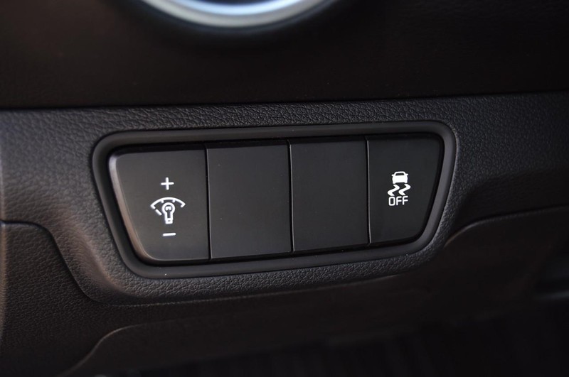 Kia Forte Vehicle Full-screen Gallery Image 9