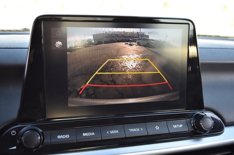 Kia Forte Vehicle Full-screen Gallery Image 11