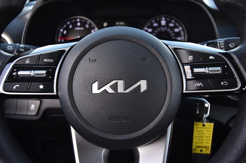 Kia Forte Vehicle Full-screen Gallery Image 16