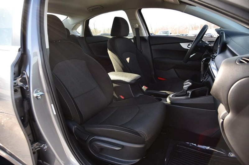 Kia Forte Vehicle Full-screen Gallery Image 18