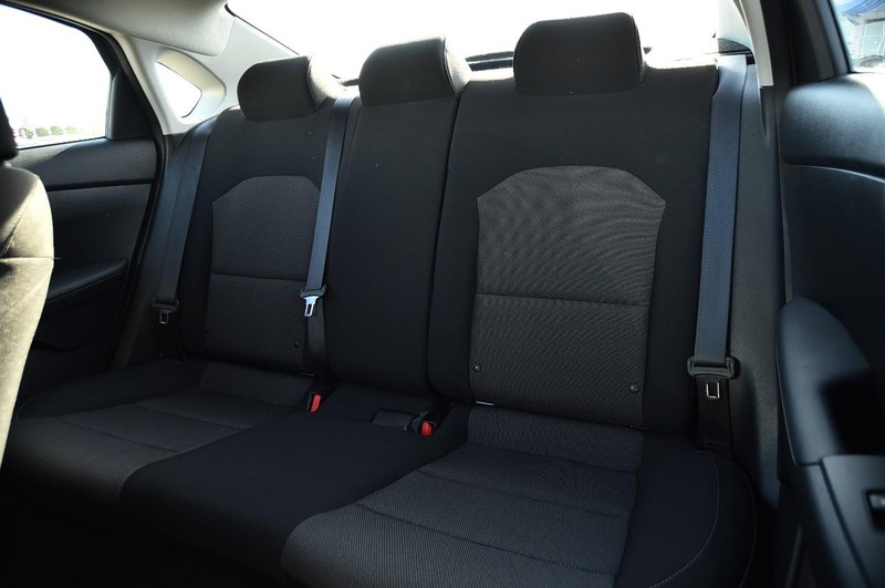 Kia Forte Vehicle Full-screen Gallery Image 19