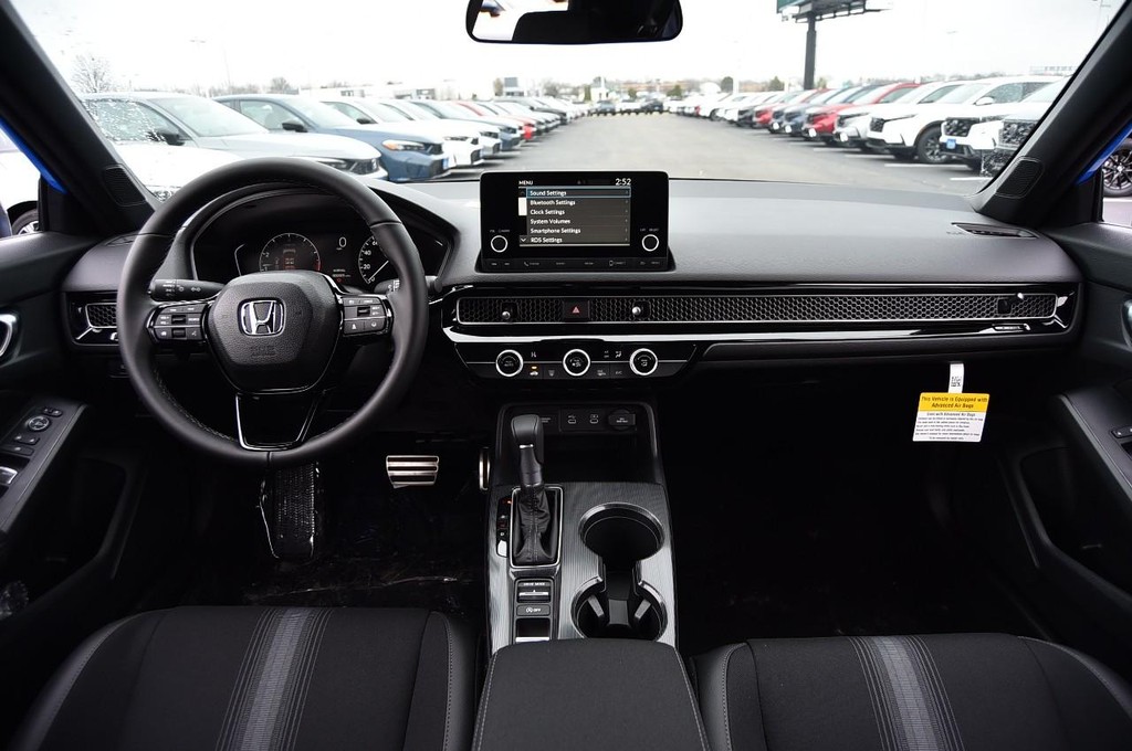 Honda Civic Hatchback Vehicle Full-screen Gallery Image 7