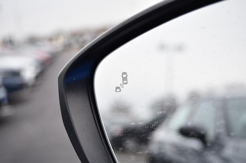 Honda Civic Hatchback Vehicle Full-screen Gallery Image 9