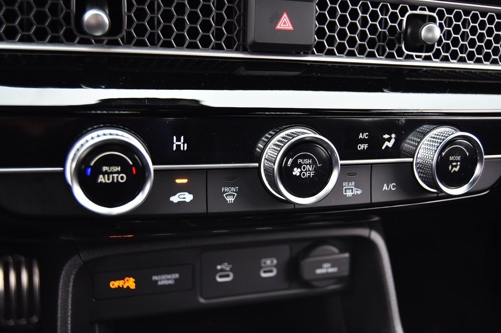 Honda Civic Hatchback Vehicle Full-screen Gallery Image 15