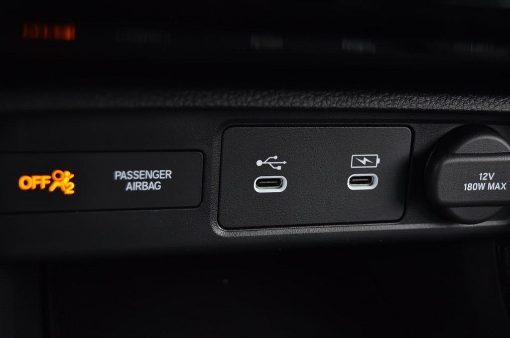 Honda Civic Hatchback Vehicle Full-screen Gallery Image 16