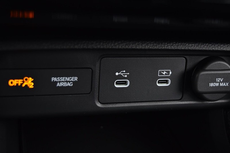 Honda Civic Hatchback Vehicle Image 16