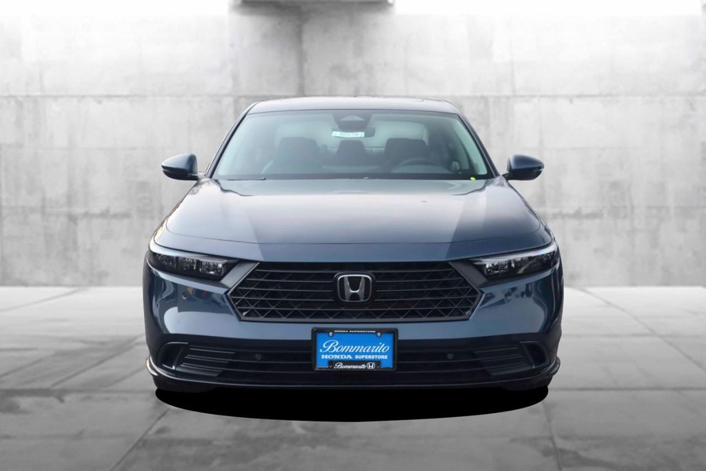 Honda Accord Hybrid Vehicle Full-screen Gallery Image 4