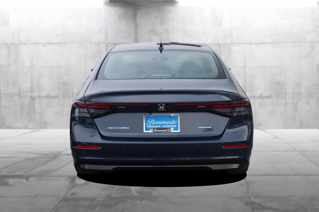 Honda Accord Hybrid Vehicle Full-screen Gallery Image 6