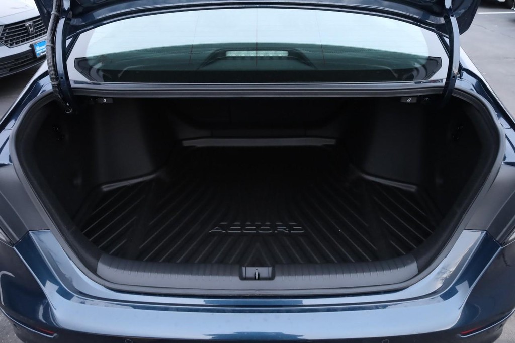 Honda Accord Hybrid Vehicle Full-screen Gallery Image 7