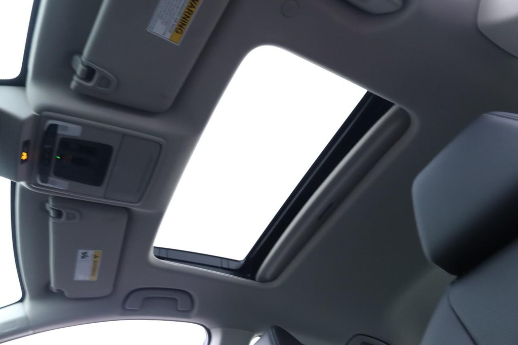 Honda Accord Hybrid Vehicle Full-screen Gallery Image 9