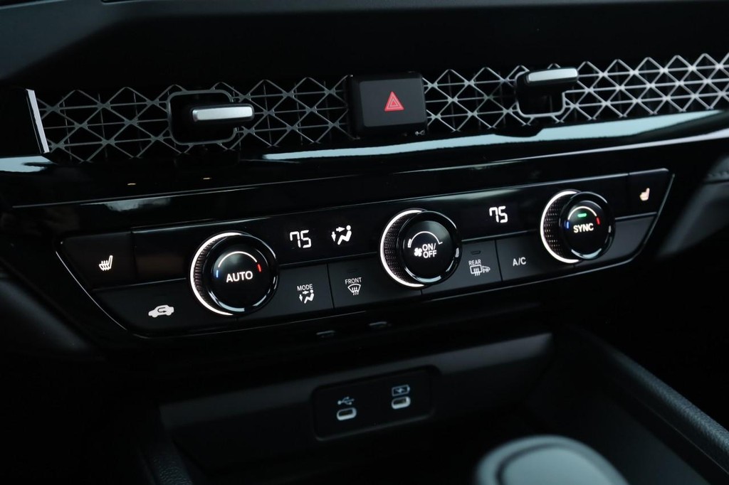 Honda Accord Hybrid Vehicle Full-screen Gallery Image 14