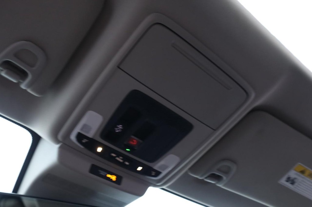 Honda Accord Hybrid Vehicle Full-screen Gallery Image 17