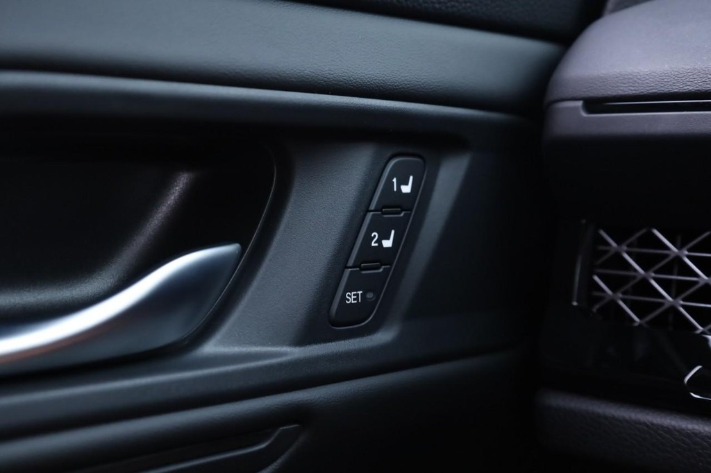 Honda Accord Hybrid Vehicle Full-screen Gallery Image 19