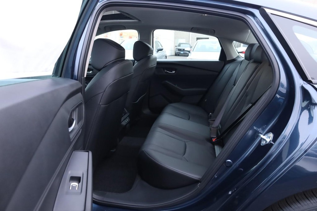 Honda Accord Hybrid Vehicle Full-screen Gallery Image 21