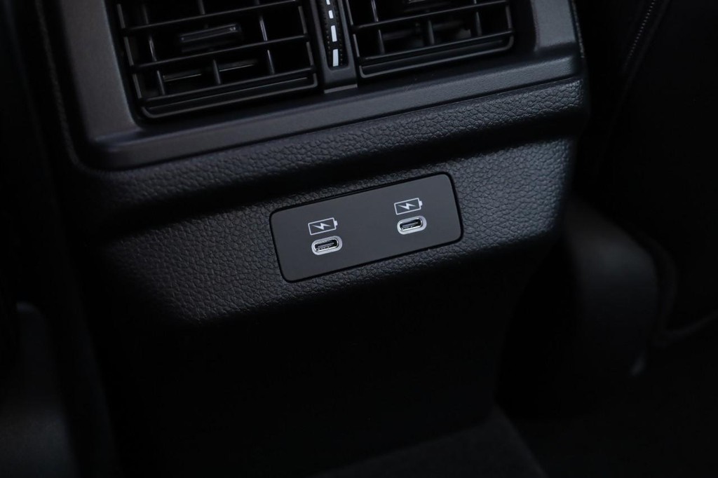 Honda Accord Hybrid Vehicle Full-screen Gallery Image 22