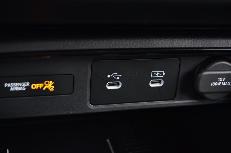 Honda CR-V Hybrid Vehicle Image 16