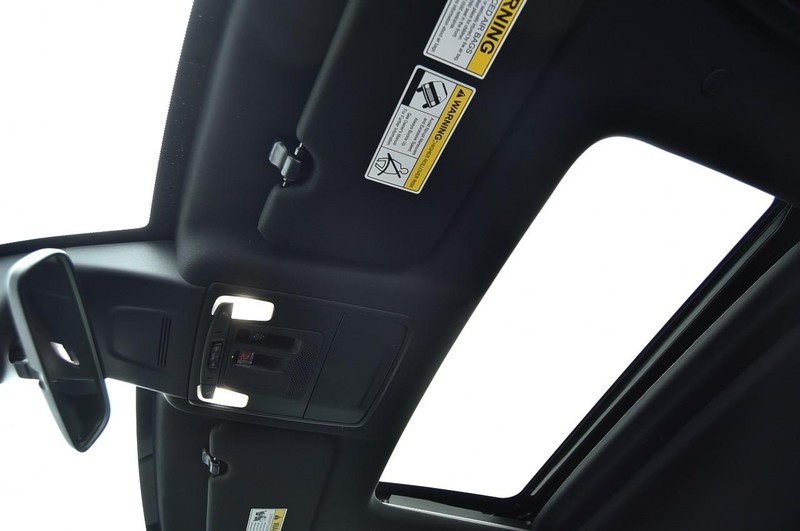 Honda CR-V Hybrid Vehicle Image 23