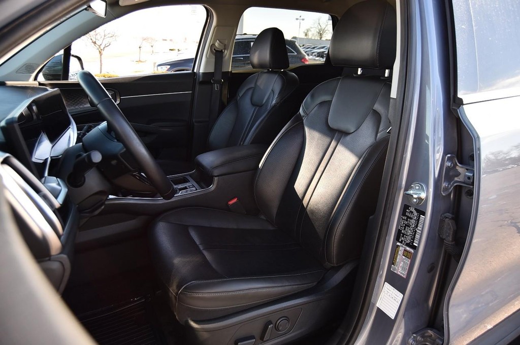 Kia Sorento Vehicle Full-screen Gallery Image 20