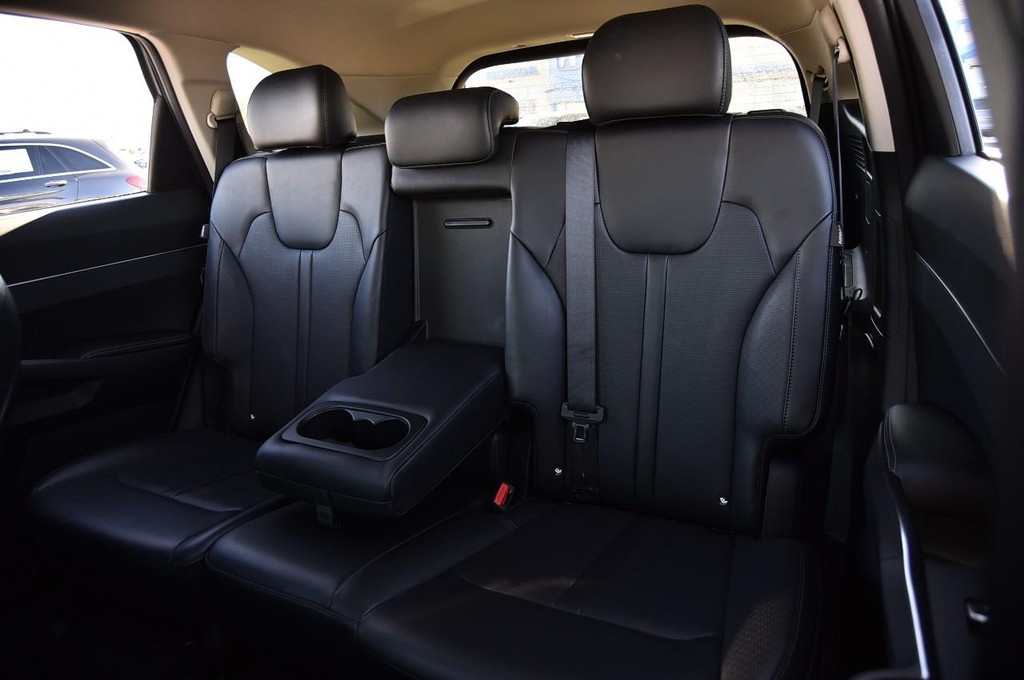 Kia Sorento Vehicle Full-screen Gallery Image 22