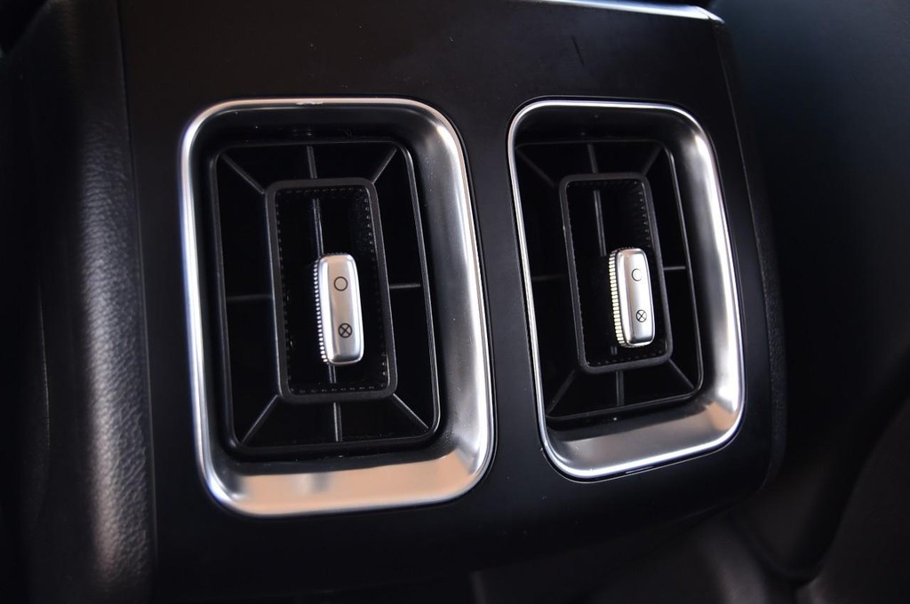 Kia Sorento Vehicle Full-screen Gallery Image 23