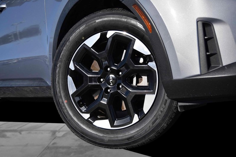 Kia Sorento Vehicle Full-screen Gallery Image 3