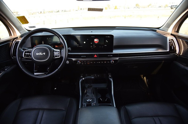 Kia Sorento Vehicle Full-screen Gallery Image 7