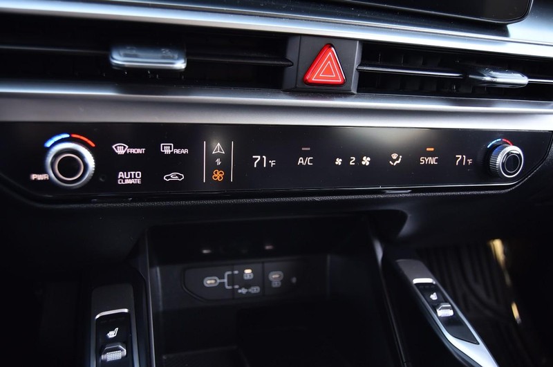 Kia Sorento Vehicle Full-screen Gallery Image 14