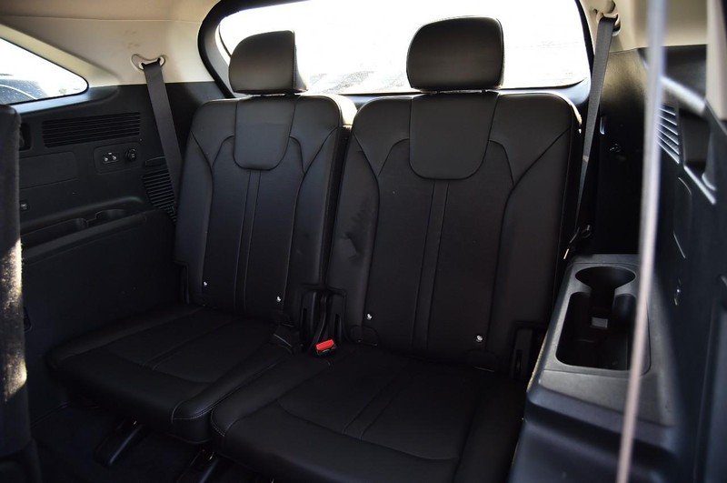 Kia Sorento Vehicle Full-screen Gallery Image 24