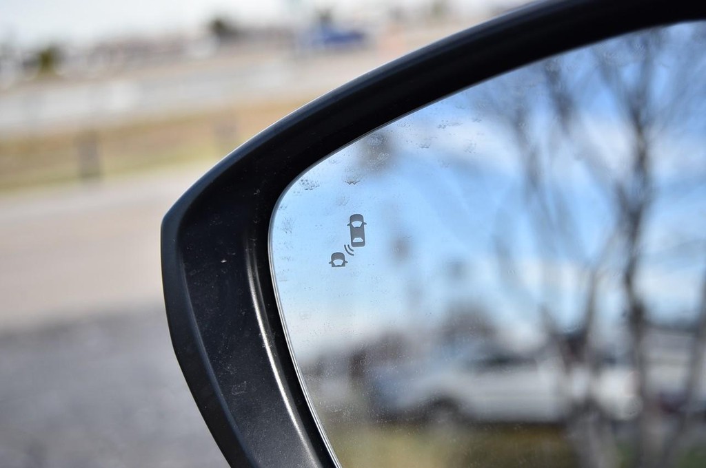 Honda Civic Hatchback Vehicle Image 09