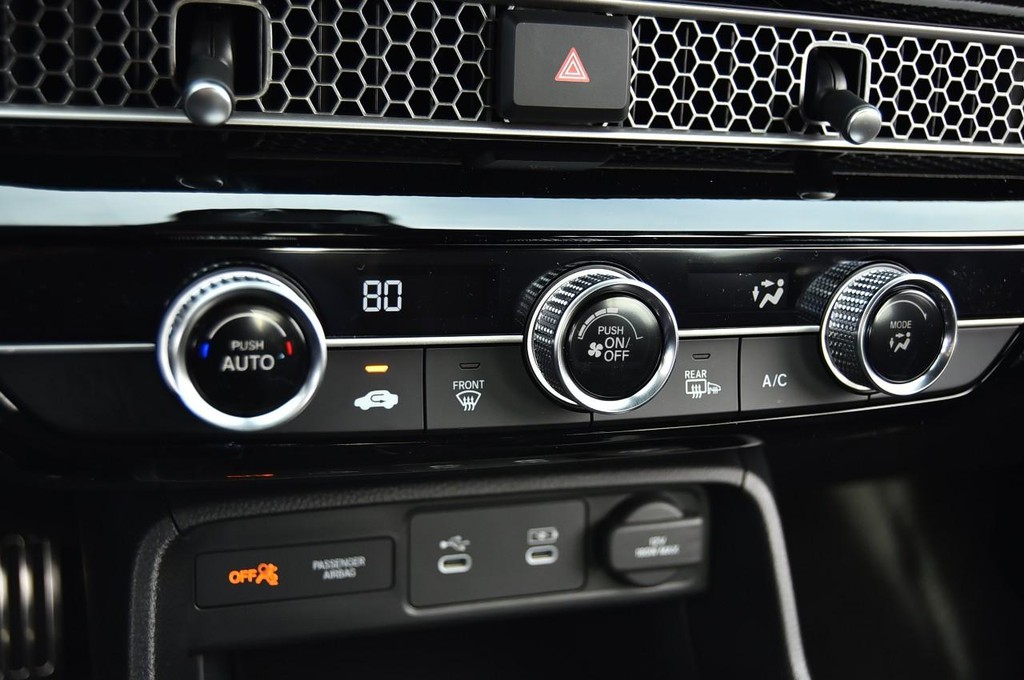 Honda Civic Hatchback Vehicle Image 15