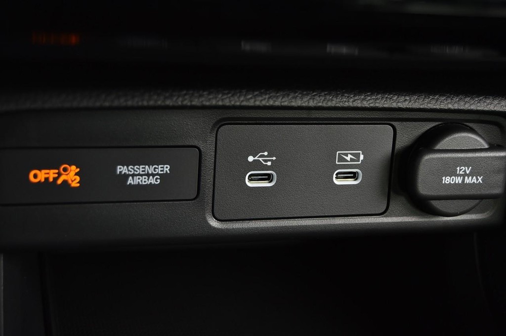 Honda Civic Hatchback Vehicle Image 16