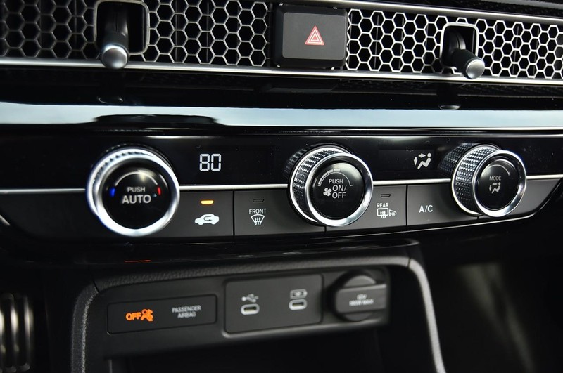 Honda Civic Hatchback Vehicle Image 15