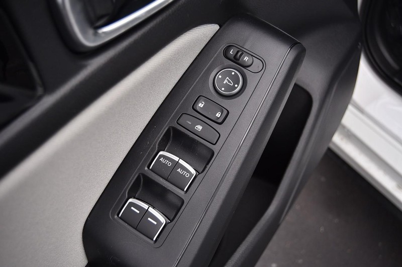 Honda Civic Hatchback Hybrid Vehicle Image 08