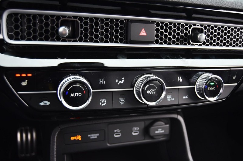 Honda Civic Hatchback Hybrid Vehicle Image 15