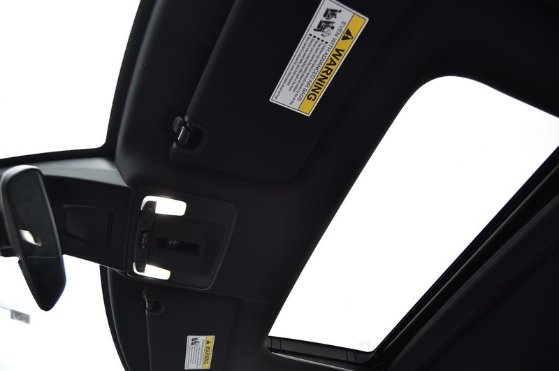 Honda Civic Hatchback Hybrid Vehicle Image 22