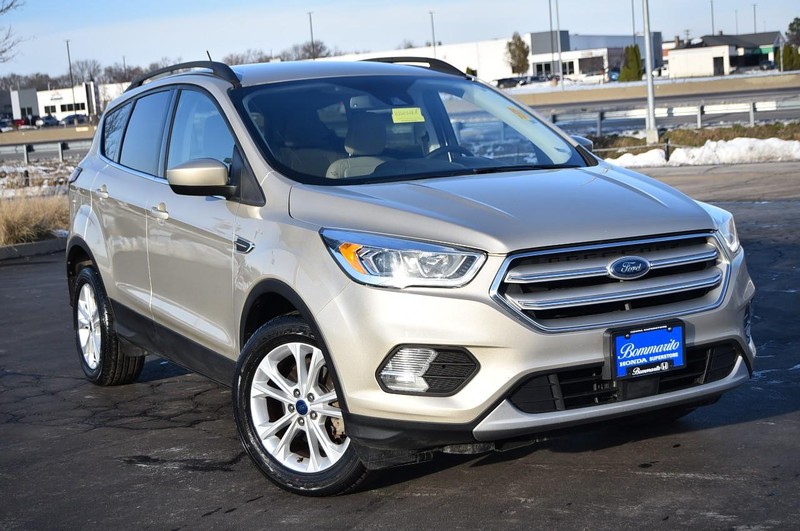 Ford Escape Vehicle Full-screen Gallery Image 2