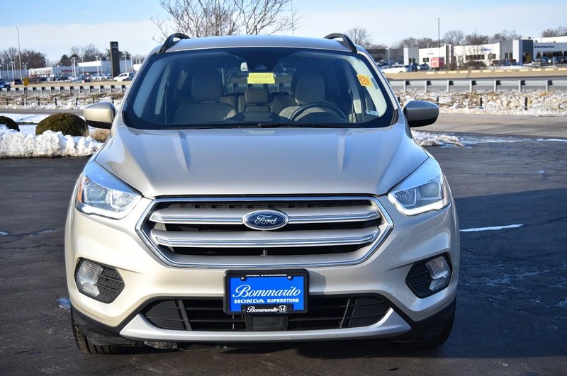 Ford Escape Vehicle Full-screen Gallery Image 4