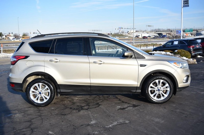 Ford Escape Vehicle Full-screen Gallery Image 5