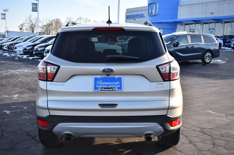 Ford Escape Vehicle Full-screen Gallery Image 6