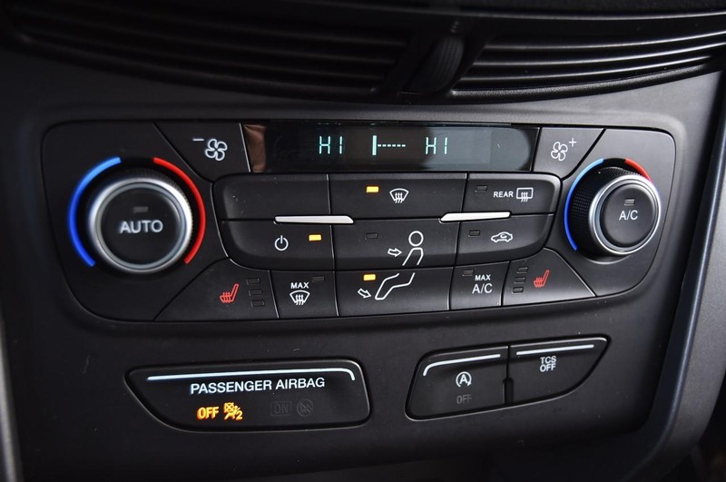 Ford Escape Vehicle Full-screen Gallery Image 15