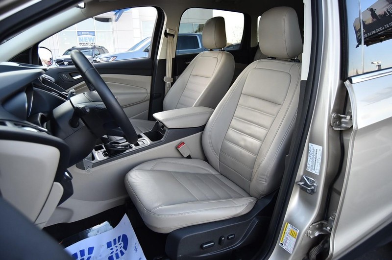Ford Escape Vehicle Full-screen Gallery Image 18
