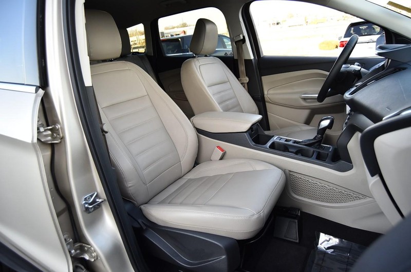 Ford Escape Vehicle Full-screen Gallery Image 19