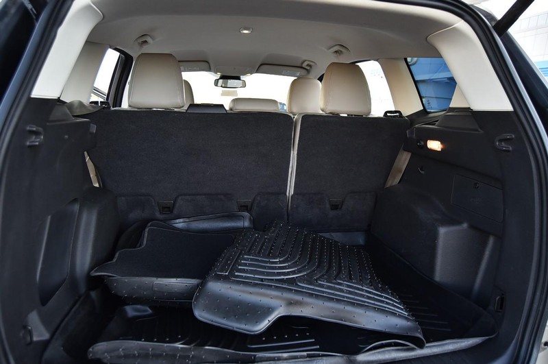 Ford Escape Vehicle Full-screen Gallery Image 22