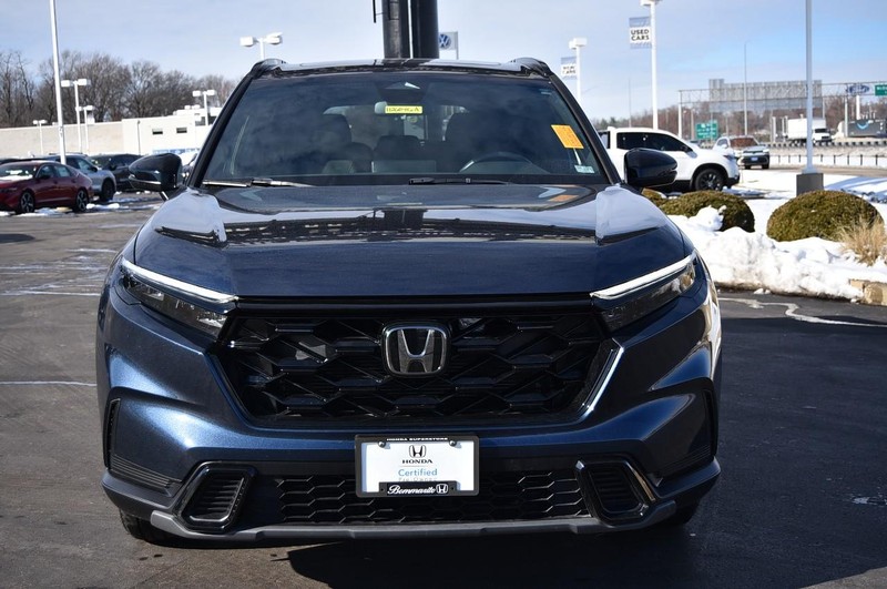 Honda CR-V Hybrid Vehicle Full-screen Gallery Image 4